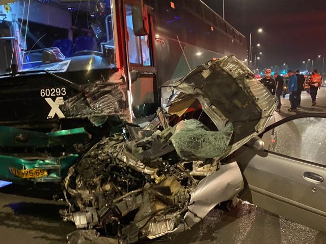 На 3-м шоссе в результате столкновения с автобусом пострадал начинающий водитель