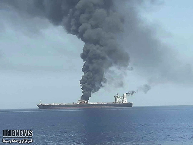 У берегов Саудовской Аравии подорвался на мине танкер