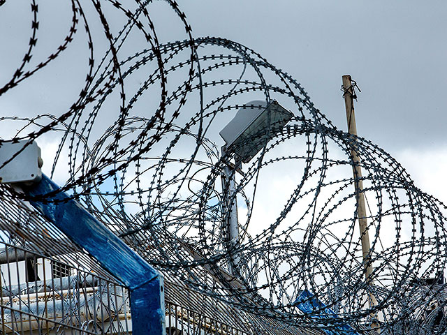 Сотни заключенных из враждующих группировок объявили голодовку против тяжелых условий в тюрьме