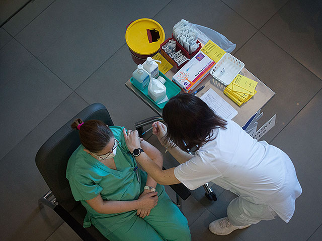В больнице "Ихилов" закончились вакцины от коронавируса