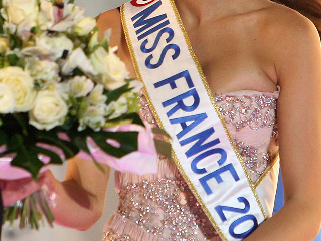 Финалистка конкурса красоты "Мисс Франция" стала мишенью антисемитов в соцсетях