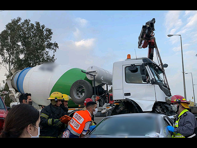 Автомобильная авария в Беэр-Тувии, пострадали четыре человека