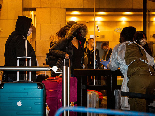 Сотни израильтян, прилетевших из Дубая, отказываются ехать в карантинные гостиницы