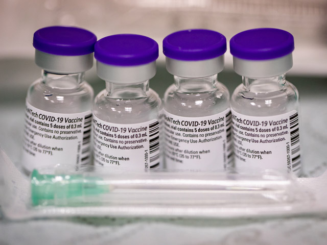 Израиль остается мировым лидером по темпам вакцинации против коронавируса