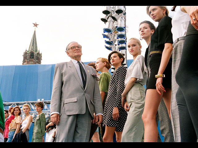 На показе мод на Красной Площади, Москва, 1991 год