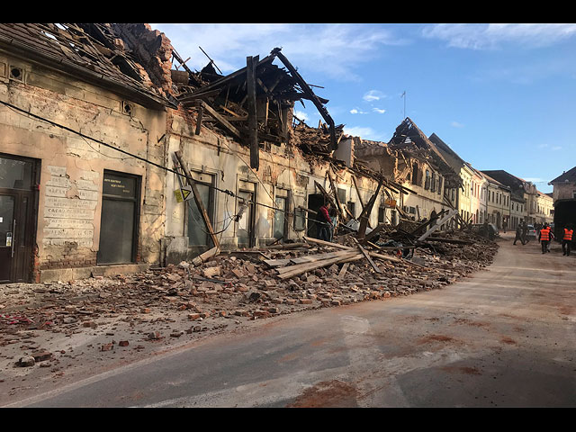 Последствия необычно сильного землетрясения в Хорватии. Фоторепортаж