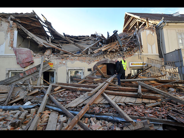 Последствия необычно сильного землетрясения в Хорватии. Фоторепортаж