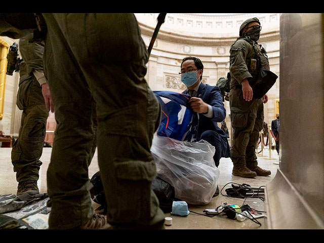 Последствия протестов в Вашингтоне. Фоторепортаж из здания Капитолия
