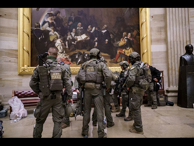 Последствия протестов в Вашингтоне. Фоторепортаж из здания Капитолия