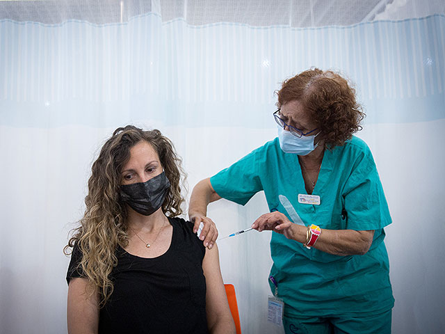 С 13 января первую дозу вакцины от коронавируса начнут массово получать израильтяне 50-55 лет