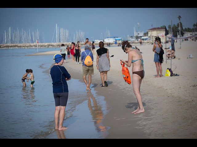"Карантинный" зимний пляжный сезон в Тель-Авиве. Фоторепортаж