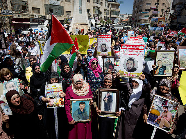 900 палестинских заключенных вновь будут получать от ПА полную "зарплату"