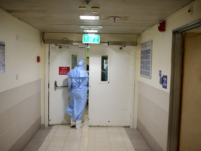 В больнице "Ихилов" пациент с коронавирусом умер из-за отключения аппарата ИВЛ