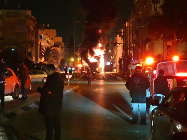 Полиция: ничто не указывает на то, что автобус в Бней-Браке сожгли приезжие провокаторы