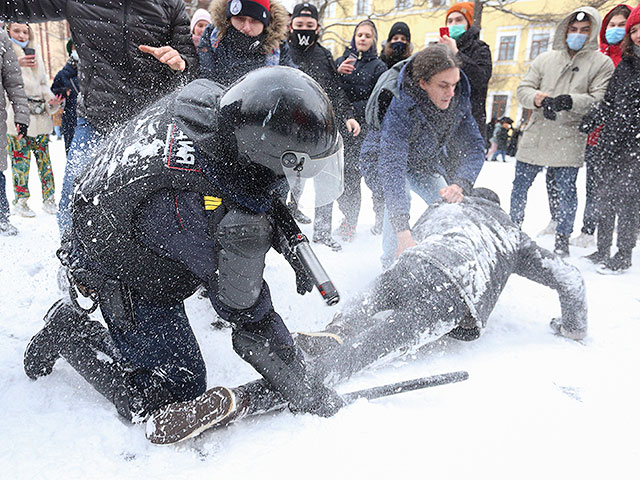 Протесты в России: более тысячи задержанных, полиция применяет спецсредства
