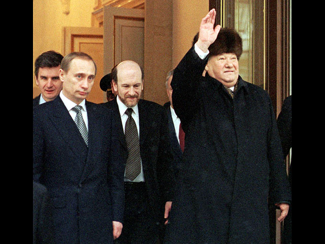 С Владимиром Путиным и Александром Волошиным, 1999 год