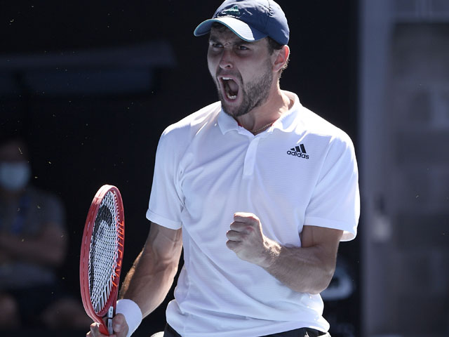 Аслан Карацев вышел в четвертьфинал Открытого чемпионата Австралии
