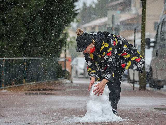 Снегопад во время зимней бури в Израиле. Фоторепортаж