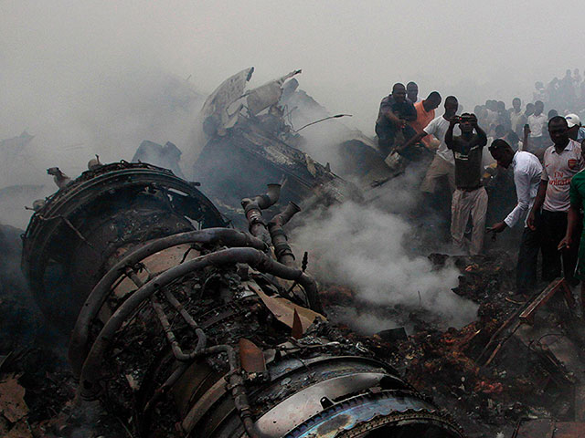 В Нигерии разбился военный самолет, все находившиеся на борту погибли