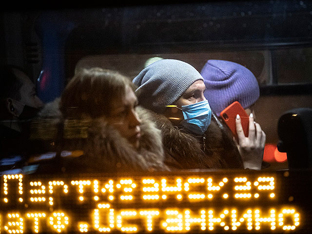 Коронавирусный штаб в России: за сутки выявлены менее 12 тысяч заразившихся, 417 больных умерли
