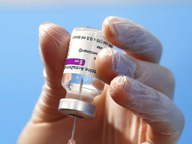 Исследование: вакцина от коронавируса AstraZeneca эффективна против "бразильского" штамма