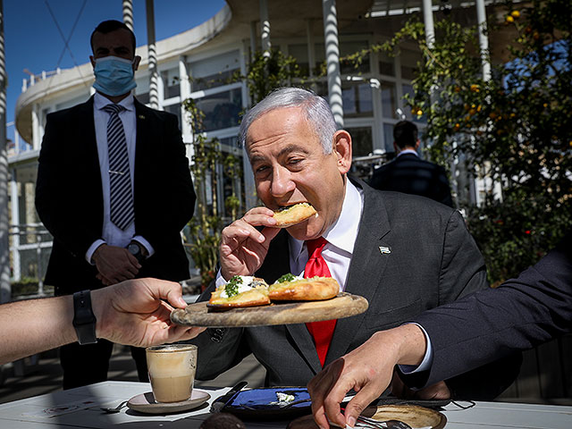 Нетаниягу отметил третий этап выхода из карантина завтраком с мэром Иерусалима