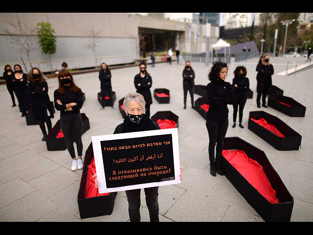 Гробы к 8 марта: акция протеста в Тель-Авиве. Фоторепортаж