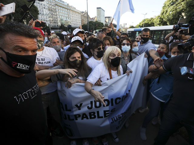 В акции протеста участвовали дочери Диего Марадоны Далма и Джаннина