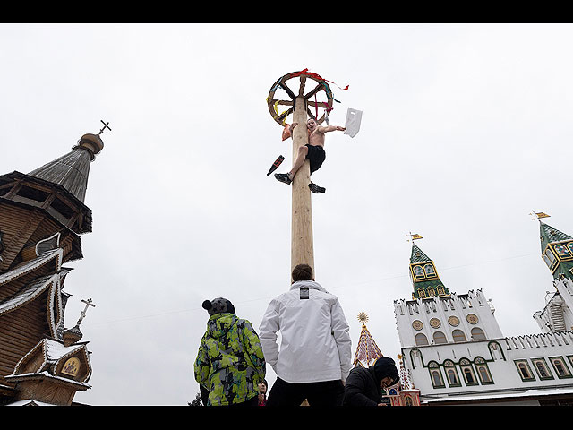 Проводы Масленицы в России 2021 года: "стенка на стенку" и праздничный огонь. Фоторепортаж
