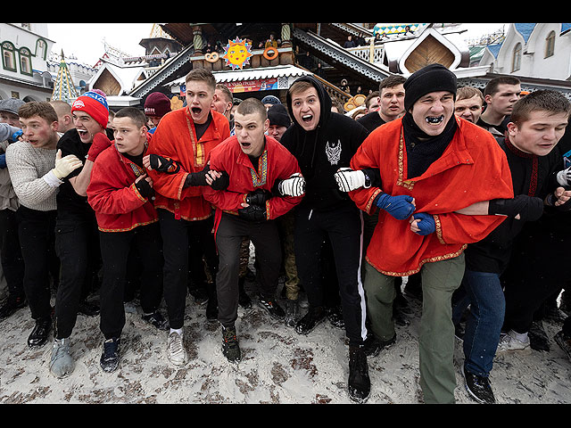 Проводы Масленицы в России 2021 года: "стенка на стенку" и праздничный огонь. Фоторепортаж