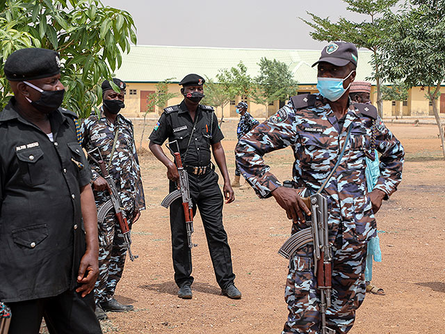 Силы безопасности Нигерии предотвратили похищение боевиками более 300 школьников