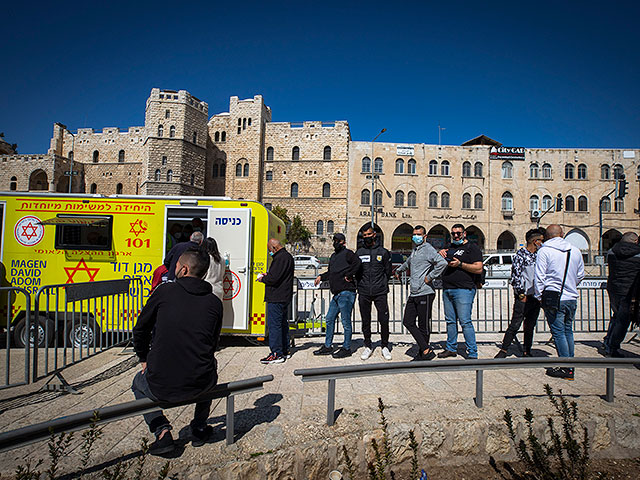 Завершен первый этап вакцинации 105 тысяч рабочих из Палестинской автономии, работающих в Израиле