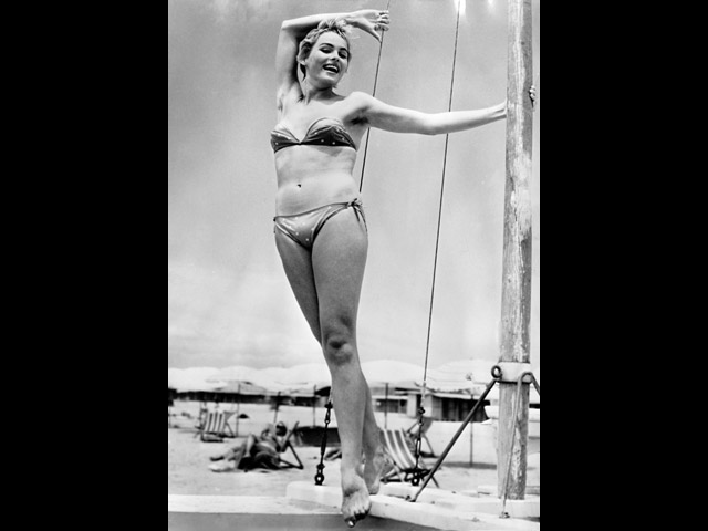 Урсула Андресс, 1954