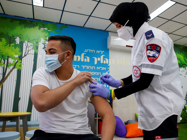 Вакцинация против коронавируса: около 67% взрослых израильтян привиты полностью