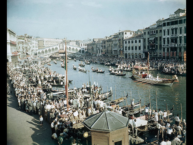 Венецианская регата у моста Риальто. Сентябрь 1957 года