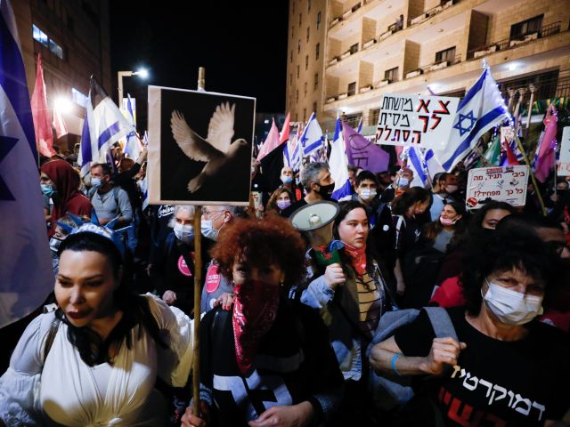 В Иерусалиме, около резиденции премьера, проходит многотысячная демонстрация протеста
