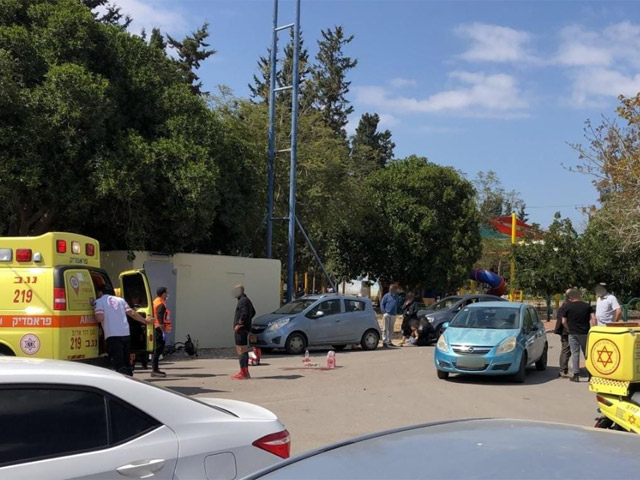 В Негеве автомобиль сбил маленького ребенка, пострадавший в критическом состоянии