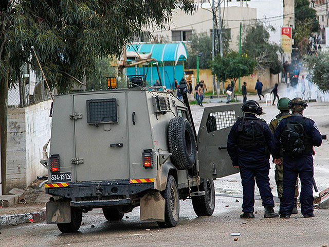 Палестинские силы безопасности эвакуировали из Хеврона двух израильтян, заехавших в магазин