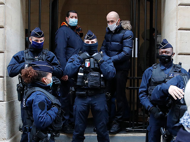 Полиция Парижа расследует подпольные вечеринки с участием министров
