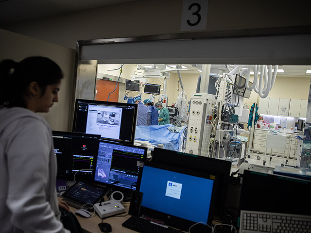 Коронавирус в Израиле: 489 заболевших в больницах, состояние 323 из них тяжелое