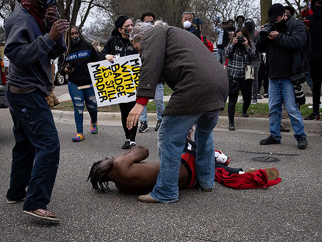 Беспорядки в Миннесоте после того, как полицейские застрелили афроамериканца. Фоторепортаж