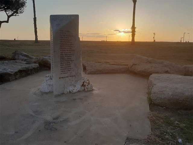 Официальный памятник жертвам теракта в "Дольфи"