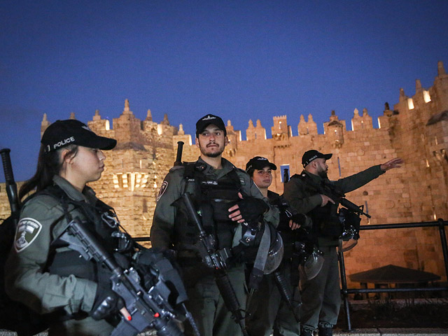 Возле Шхемских ворот в Иерусалиме задержаны трое мужчин, бросавших камни и бутылки в полицейских