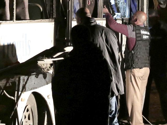 В результате столкновения автобуса и грузовика в Египте погибли 20 человек