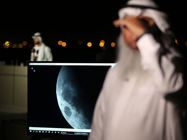 В 2022 году ОАЭ направят на Луну луноход
