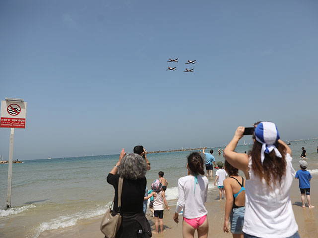 Воздушный парад в честь незавимимости Израиля, "после тяжелого года". Фоторепортаж