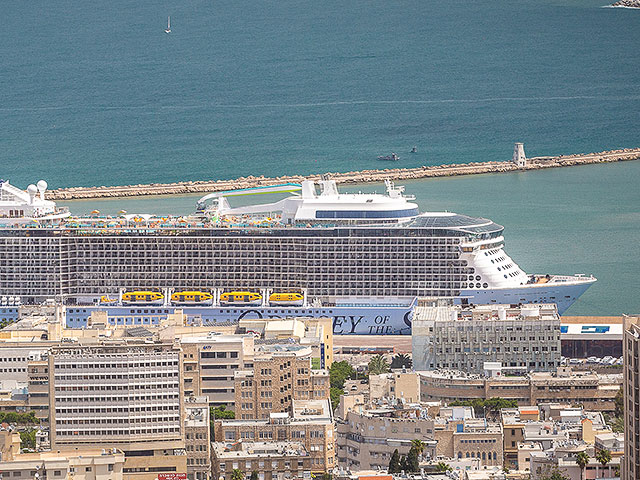 Впервые после начала пандемии: один из крупнейших лайнеров в мире зашел в порт Хайфы. ФОТО
