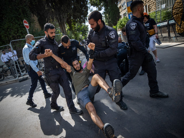 Десятки демонстрантов собрались перед резиденцией премьер-министра в Иерусалиме