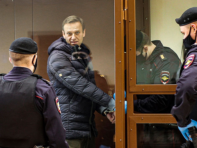 Навальный попросил привлечь его к рассмотрению в суде иска против ФБК