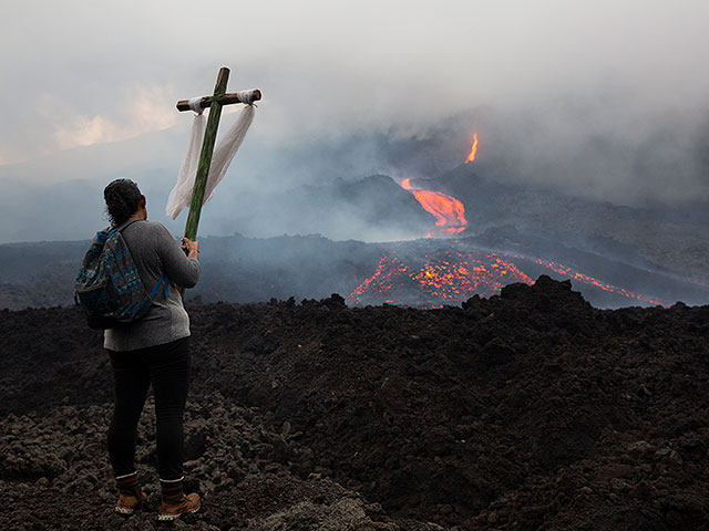 Молитвенное стояние у вулкана. Фоторепортаж из Гватемалы